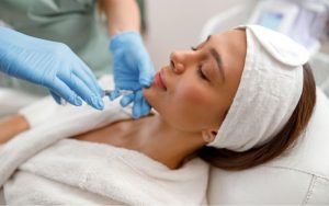 Read more about the article Jak HIFU może poprawić kontur brzucha i przywrócić jędrność skóry